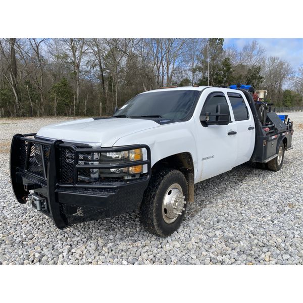 2013 CHEVROLET 3500 HD Flatbed Truck