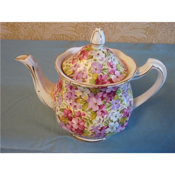 Teapot royal standard fine bone China England - Virginia stock