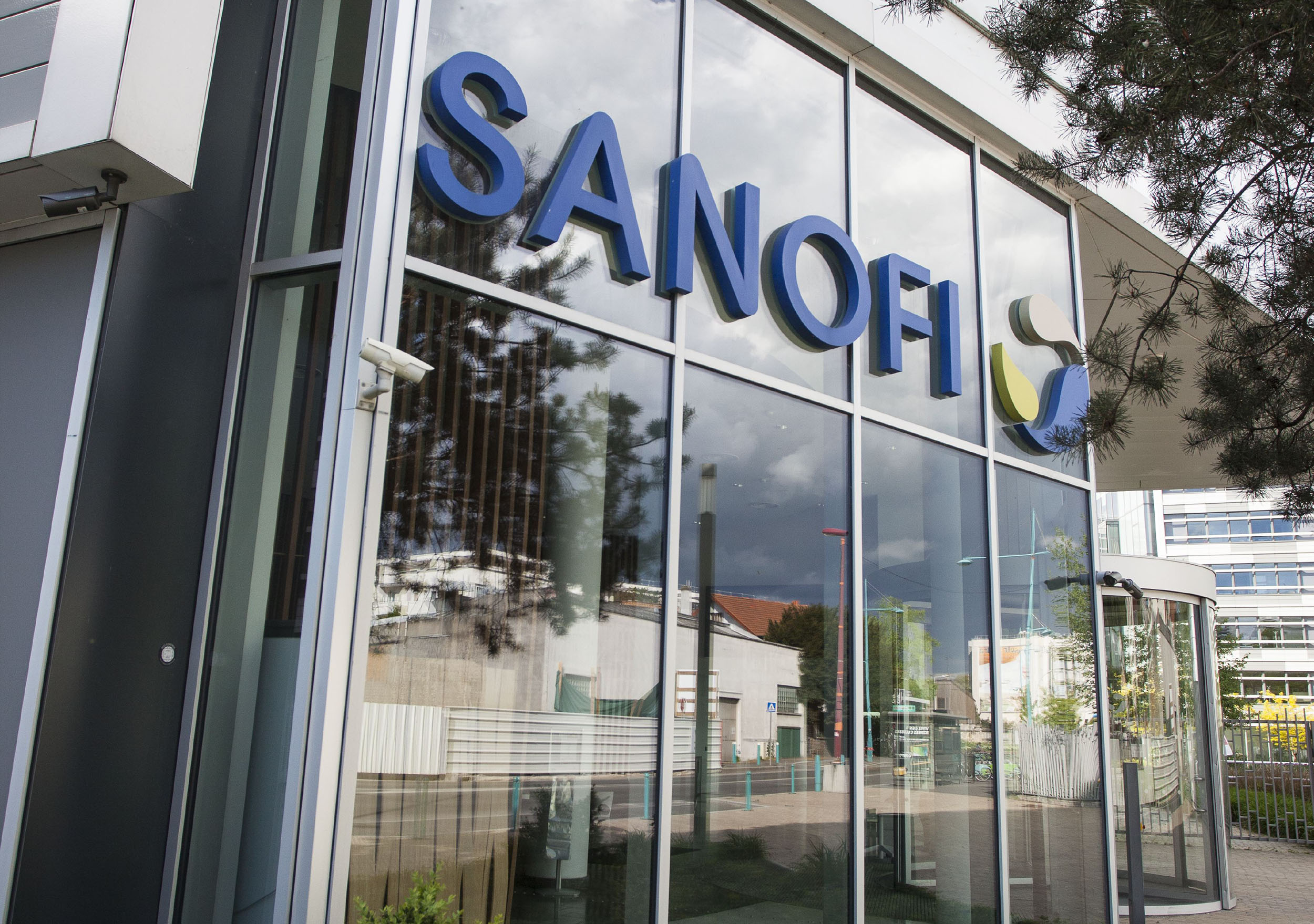 Sanofi and Glaxo start Phase 1/2 trials of their coronavirus vaccine