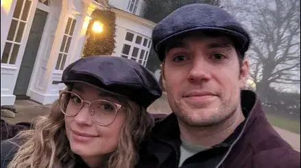 ¡Henry Cavill es papá! Junto con Natalie Viscuso, fueron vistos en Australia con su bebé recién nacido