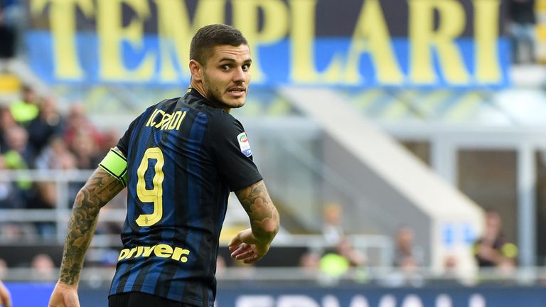 MILAN, ITALY - OCTOBER 16:  Mauro Icardi of FC Internazionale looks during the Serie A match between FC Internazionale and Cagliari Calcio at Stadio Giusep