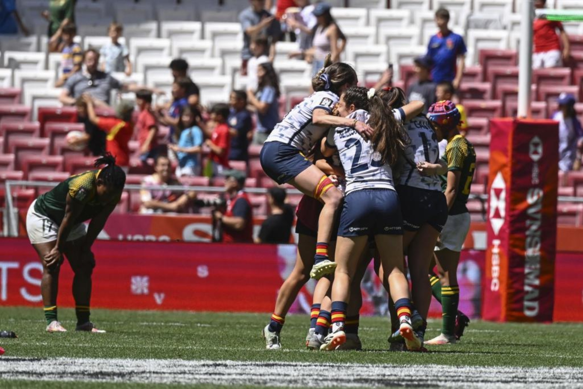 La selecci�n femenina celebra la pernamencia en las Series Mundiales tras vencer a Sud�frica