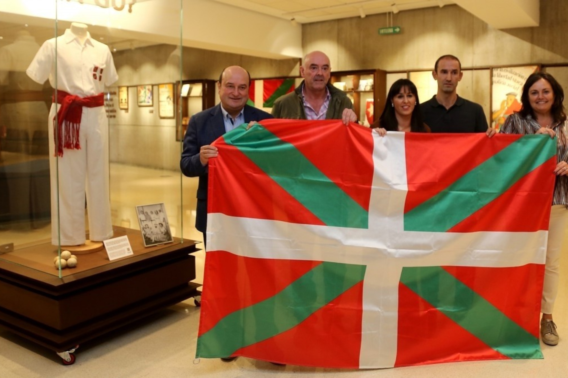 EAJ-PNV ha colgado esta imagen en la que se felicita por el histórico y definitivo paso a la oficialidad de la selección de Euskadi de Pelota.