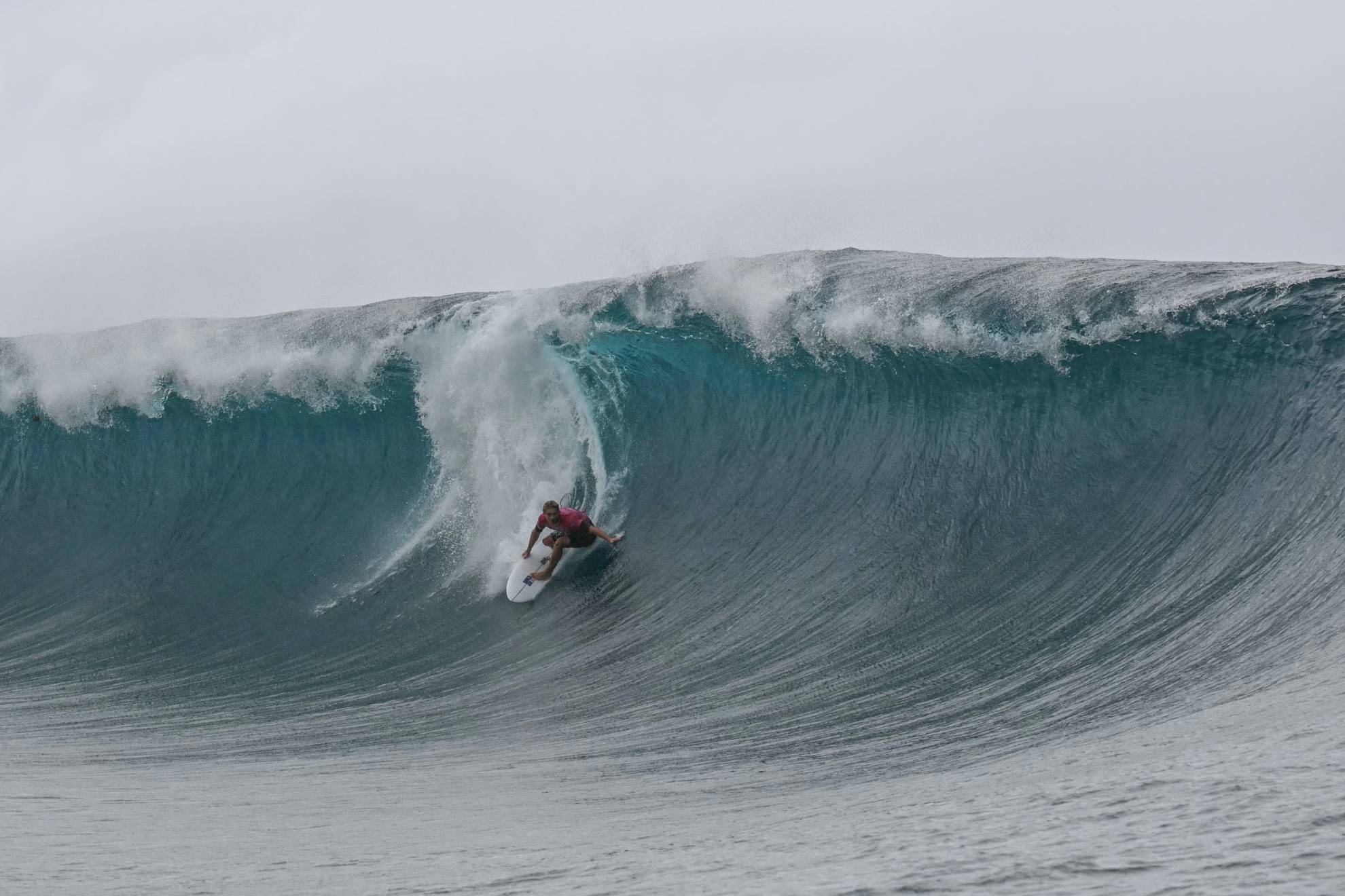 El surfista australiano Ethan Ewing fotografiado por Jerome Brouillet en los JJOO de 2024.