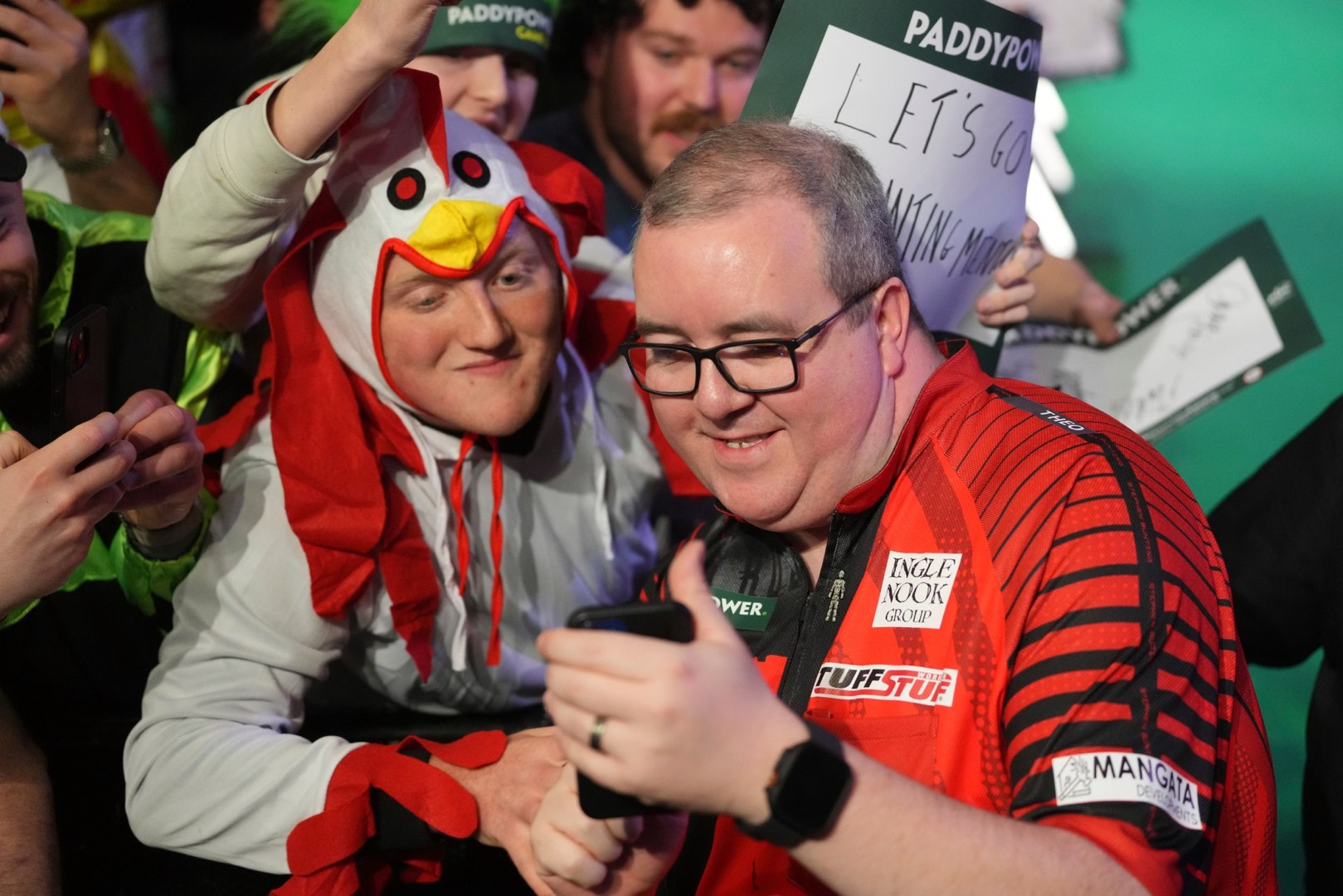 El inglés de 39 años perdió con Luke Littler, pero vivió un momento mágico haciendo su entrada en Alexandra Palace (Sky Sports)