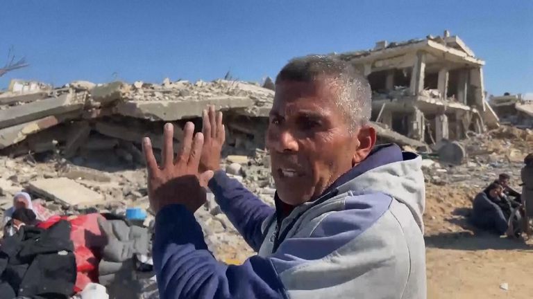 Palestinian man finds house reduced to rubble as thousands return to northern Gaza