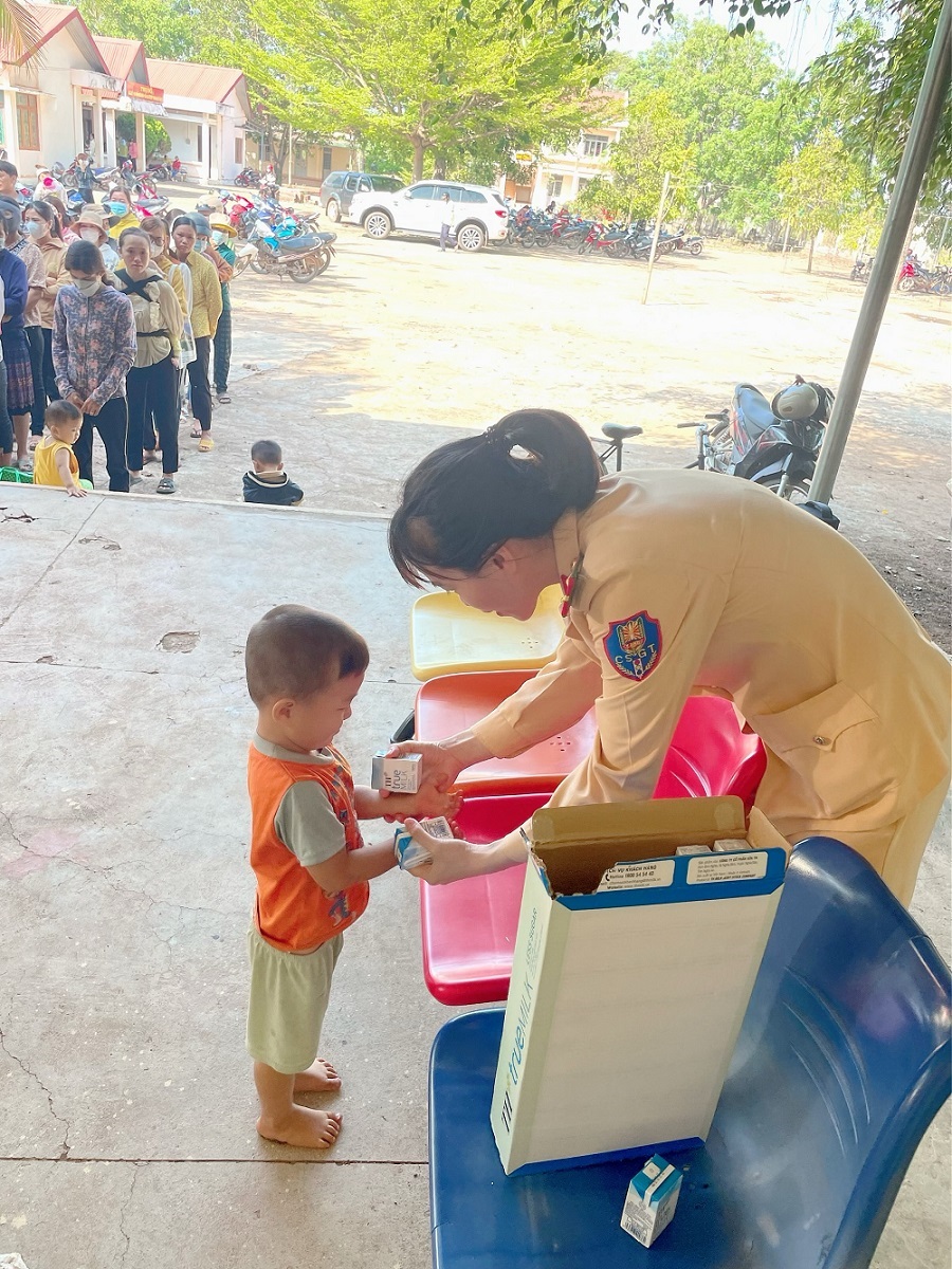 Hội Phụ nữ Công an huyện Ea Súp lan toả chương trình “Triệu phần ...