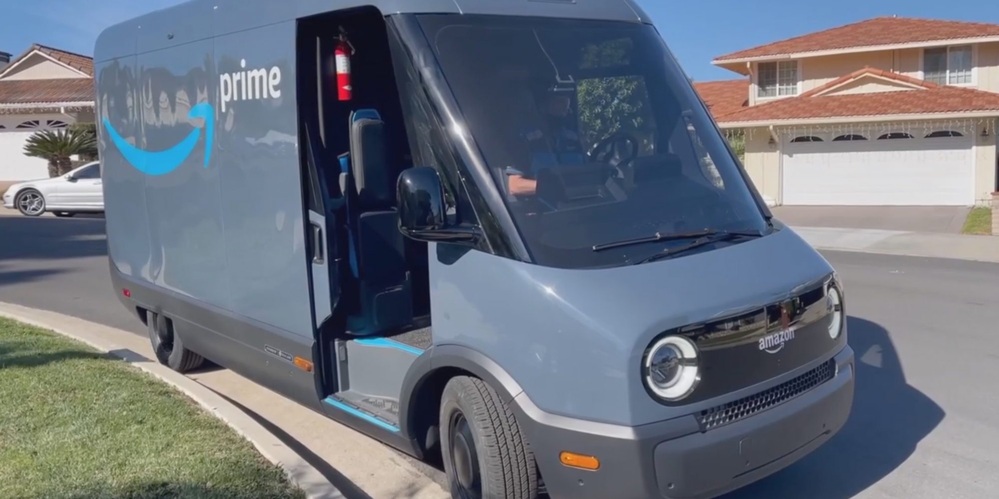 Watch Rivian S Amazon Van Deliver Packages Complete With Terrible Noisemaker Electrek