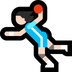 Cómo se ve el emoji Mujer jugando al balonmano: tono de piel claro en Microsoft.