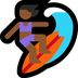 Cómo se ve el emoji Mujer haciendo surf: tono de piel oscuro medio en Microsoft.