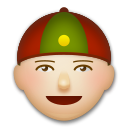 Cómo se ve el emoji Hombre con gorro chino: tono de piel claro medio en Lg.