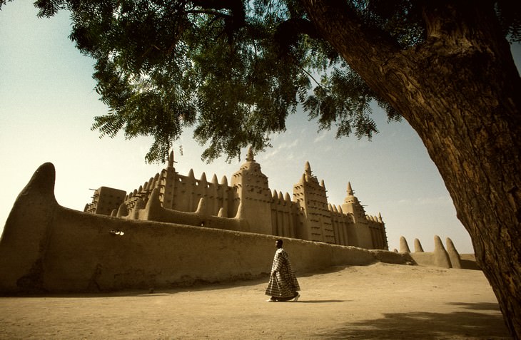 ancient ruins Great Mosque of Djenné, Mali