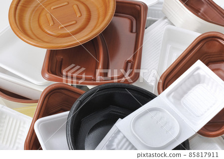 Recycling of used plastic containers and image of garbage problem ・ Foam tray 85817911