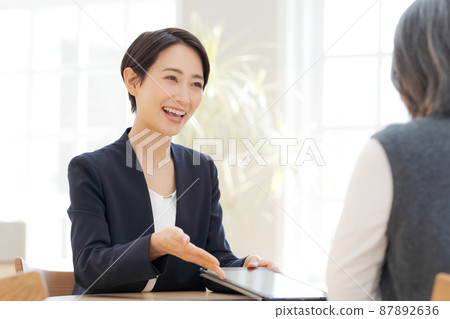 Working women customer service interview consultation 87892636