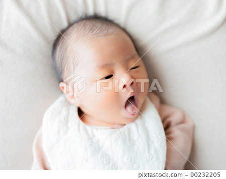 Bib baby, regurgitation, coughing, tongue sticking out, one month old 90232205