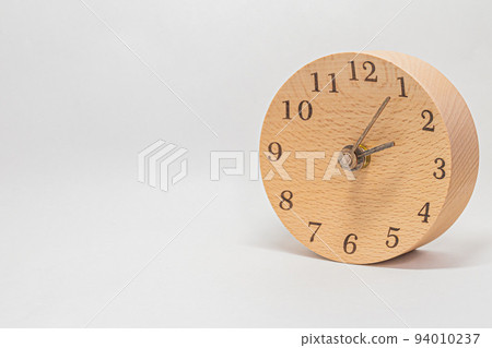 Wooden clock time time time 94010237