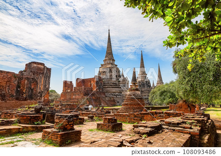 Wat Phra Si Sanphet temple is one of the famous temple in Ayutthaya, Thailand. 108093486