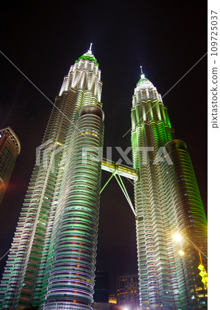 Petronas Twin Towers in Kuala Lumpur 109725037