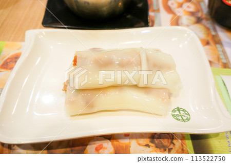 Fresh spring rolls at a restaurant in Hong Kong 113522750