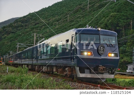 JR West "WEST EXPRESS Ginga" running on the Kishu route, Kinokuni Line, Wakayama Prefecture 118525104