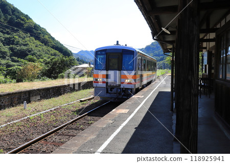 JR Kishin Line diesel car 118925941