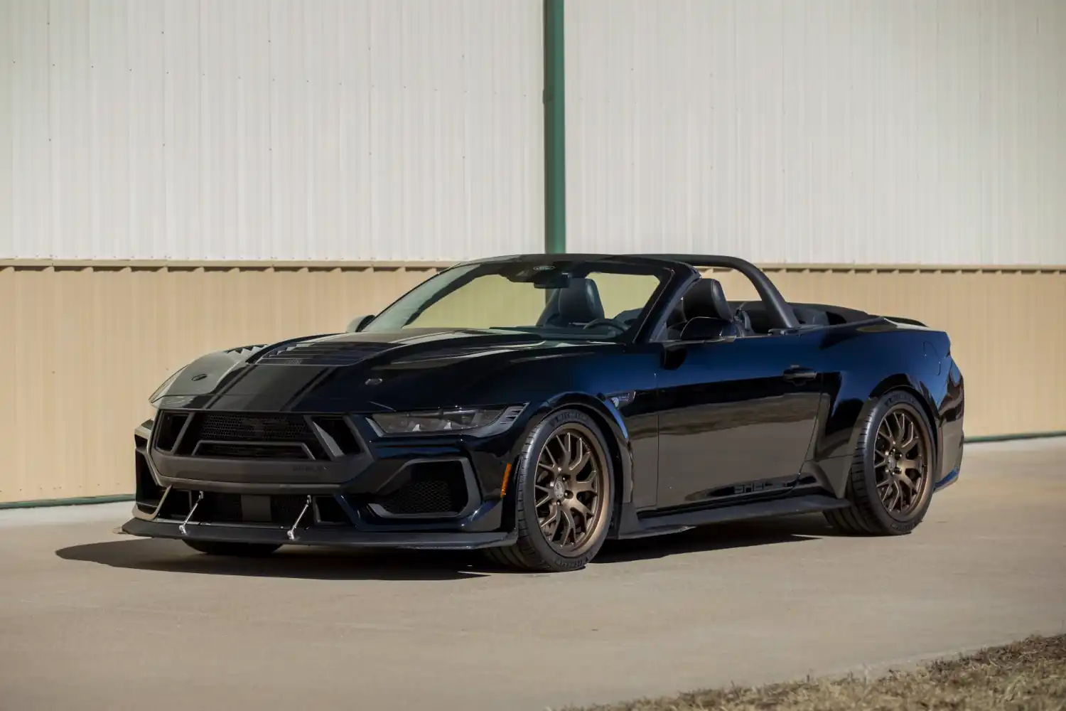 Shadow Serpent: The 2024 Ford Shelby Super Snake Convertible, An 830 HP Black Beast with Open-Air Fury