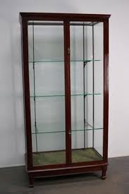 We have made custom display cases for museums, antique stores, collectors of fine ship, train, and car models, sports memorabilia, dolls, many other fine collectible items. Museum Vitrine 6 For Sale On 1stdibs