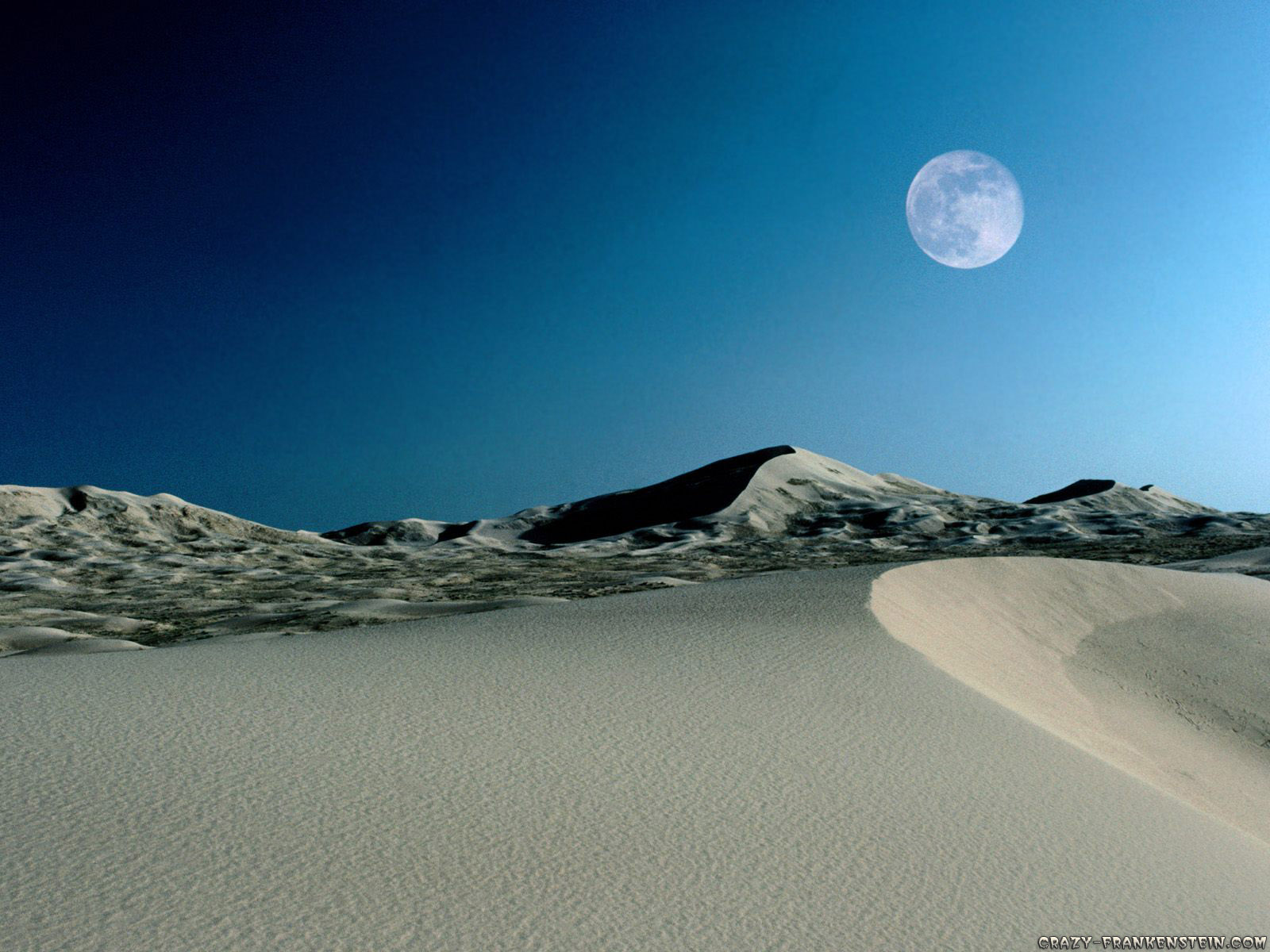 Moon Rising in Desert HD