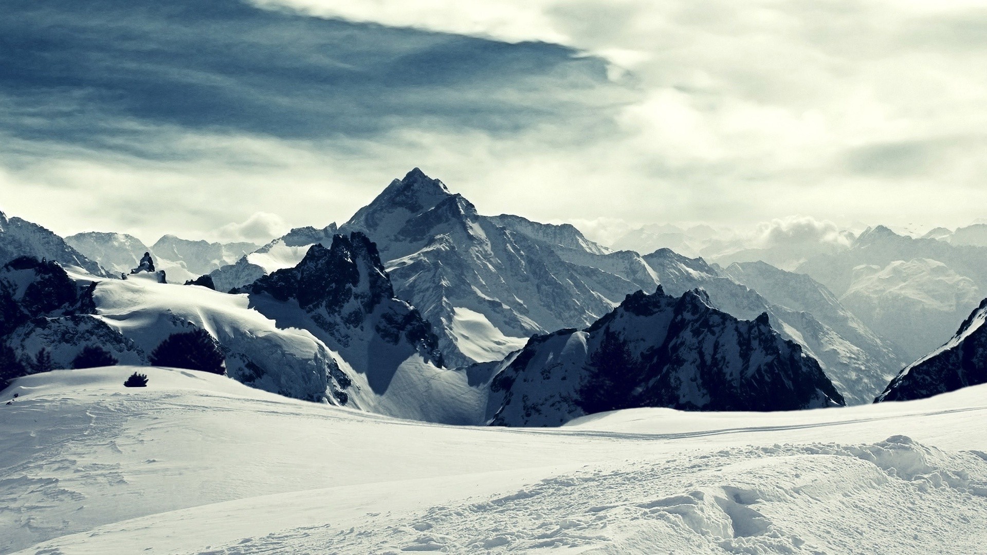 Snowy mountain peaks wallpaper