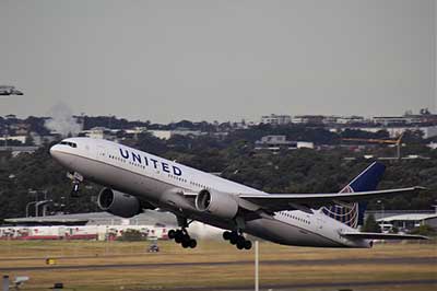 United Airlines take off