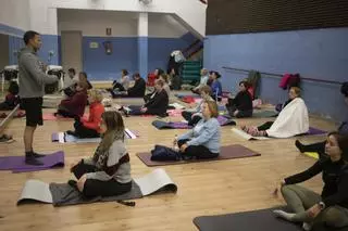 Yoga en Algemesí para calmar el estrés tras la dana