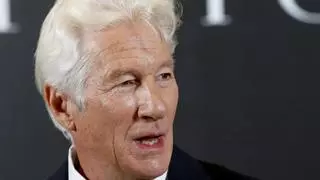 Richard Gere, Goya Internacional 2025, advierte sobre el "matrimonio oscuro" de poder y dinero en EEUU