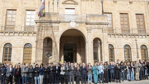 Minuto de silencio por el asesinato de Cristian, el niño de dos años el viernes en Linares (Jaén).