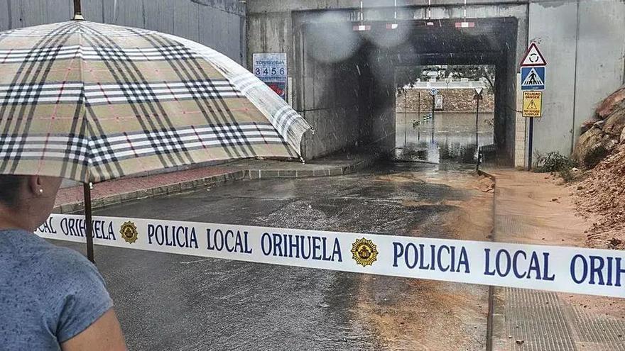 Orihuela licita las obras para acabar con las inundaciones en el paso inferior de la N-332 en Playa Flamenca