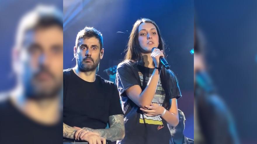 La reacción de Melendi al escuchar cantar a una fan que subió al escenario