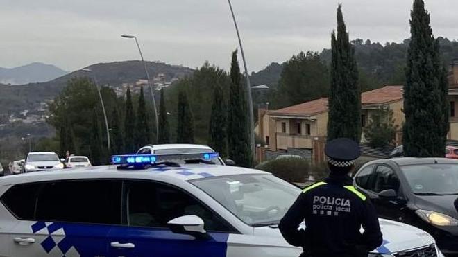 Un agente de la policía local de Cervelló.