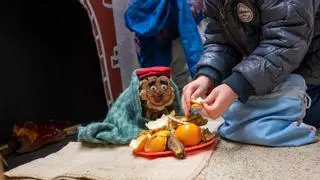 Más tió y menos belén: la escuela catalana debate cómo celebrar la Navidad en aulas cada vez más diversas