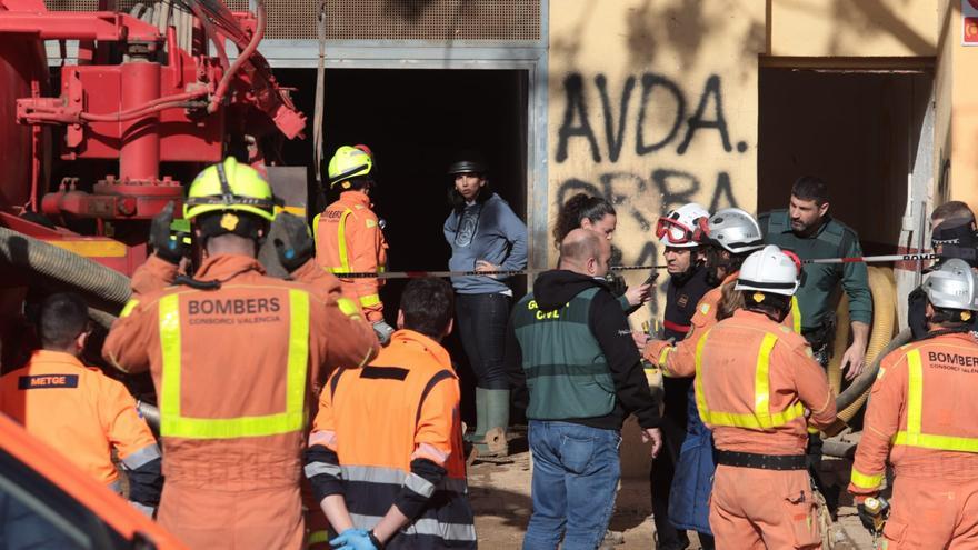 Al menos un fallecido en el derrumbe de un garaje en Benetússer