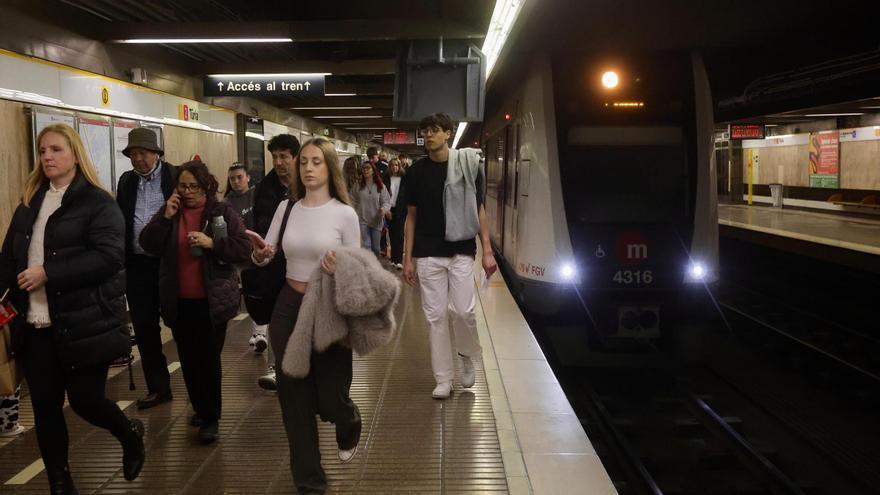 Retrasos y esperas por la huelga de Metrovalencia