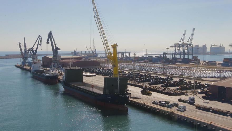 La siderúrgia arrabassa al gas natural la supremacia en el port de Sagunt