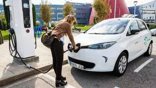 Coche nuevo, cambiar trayectos o transporte publico: cómo se adaptan a las ZBE las rentas altas, medias y bajas