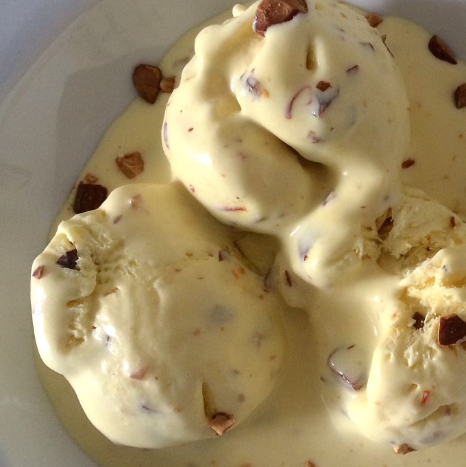 ALMOND ICE CREAM