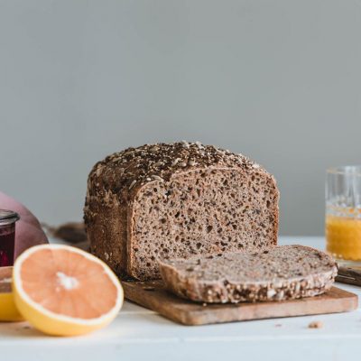 Pan de masa madre de zanahoria con semillas