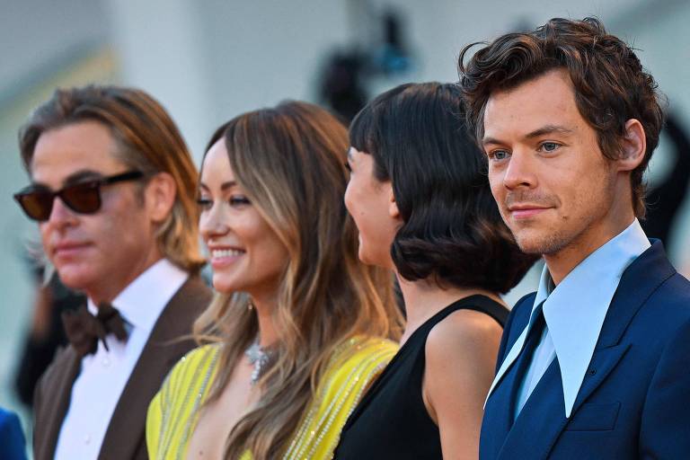 Harry Styles não cuspiu em Chris Pine no Festival de Veneza, afirma porta-voz