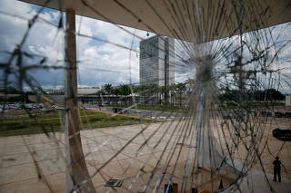 Plenário do STF destruído após ataque golpista