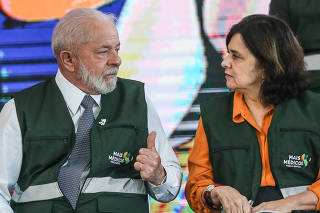 LULA MAIS MEDICOS