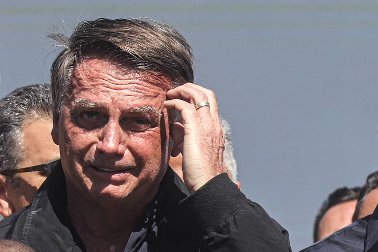 Medo de apostar no perdedor deixa Bolsonaro em situação ridícula