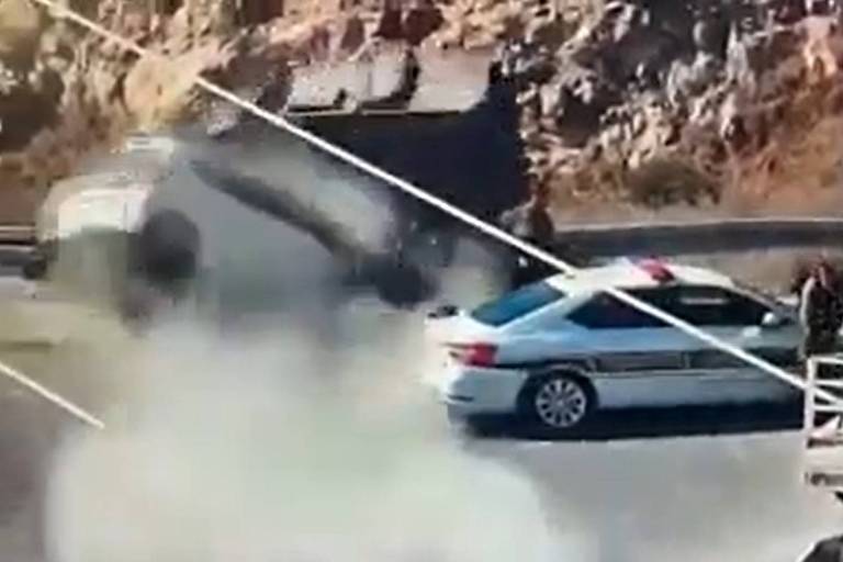 Carro bate em veículo policial de Israel em suposto ataque na Cisjordânia; veja vídeo