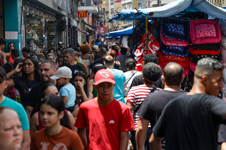 Otimismo do brasileiro com ano novo é o menor desde 2020, diz Datafolha