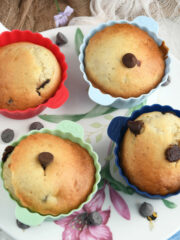 4 banana muffins.